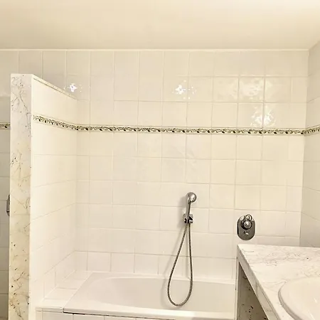 Апартаменты Proche Cannes, Spacieux Appartement, Jardin Et Piscine Prive