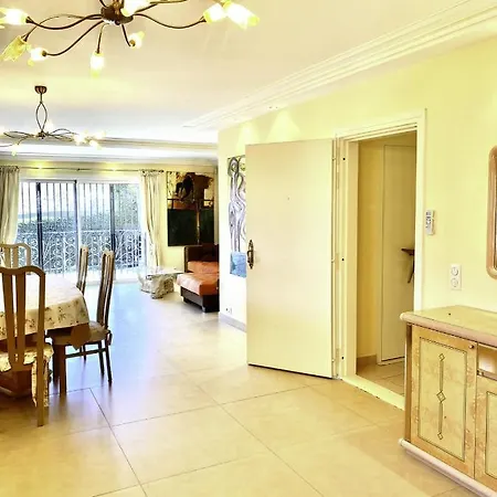 Proche Cannes, Spacieux Appartement, Jardin Et Piscine Prive Vallauris