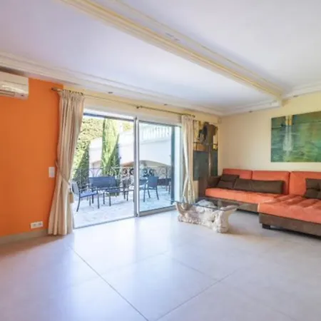 Proche Cannes, Spacieux Appartement, Jardin Et Piscine Prive * Vallauris