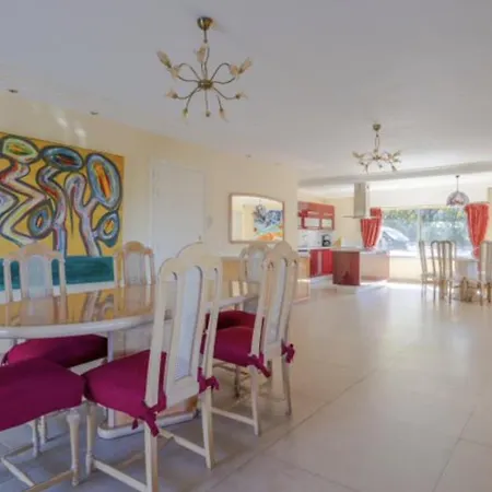 Proche Cannes, Spacieux Appartement, Jardin Et Piscine Prive *