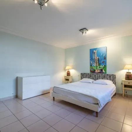 Apartment Proche Cannes, Spacieux Appartement, Jardin Et Piscine Prive
